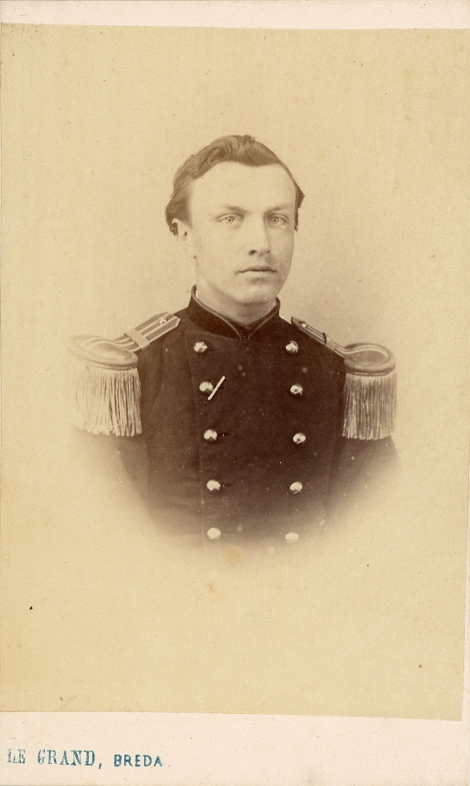Onbekende van der Lee (man) in uniform
